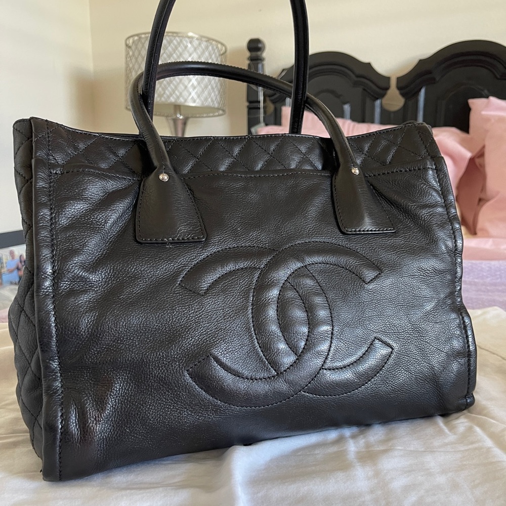 Rare Chanel Quilted Tote 2010 spring collection L13.5"xH10.75"xD6" Drop - 6.5"